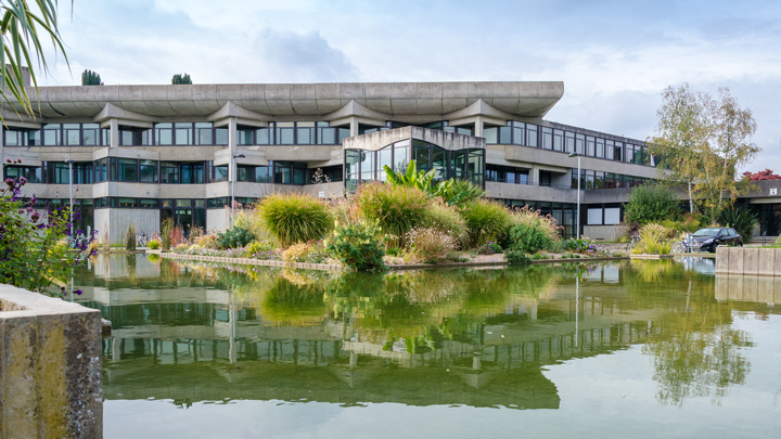 Bâtiment principal du campus d'Angers