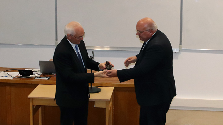 Remise du Prix de l'Agro de l'Année à Christian Huyghe