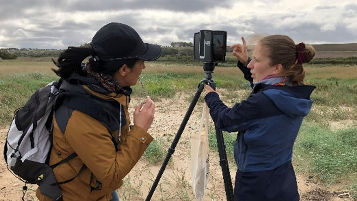 Etudiante sur le terrain