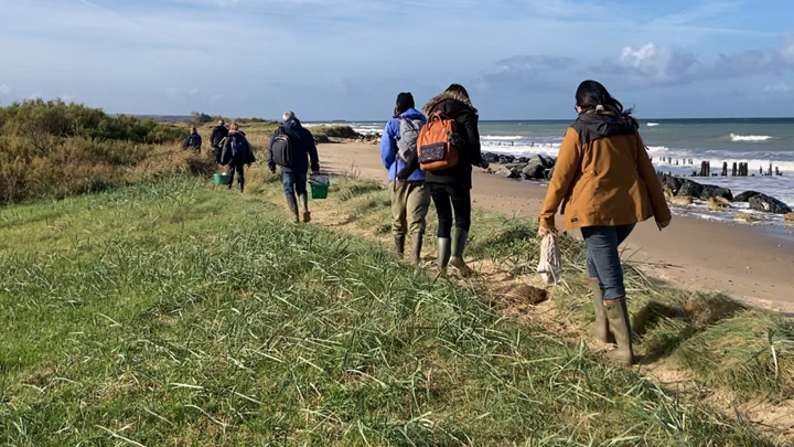 Etudiants au bord de mer