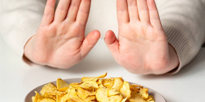 Refus d'une assiette de chips